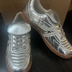 New Steven Madden Madrid Silver Womens Sneakers Trainers Metallic  - Size 7.5